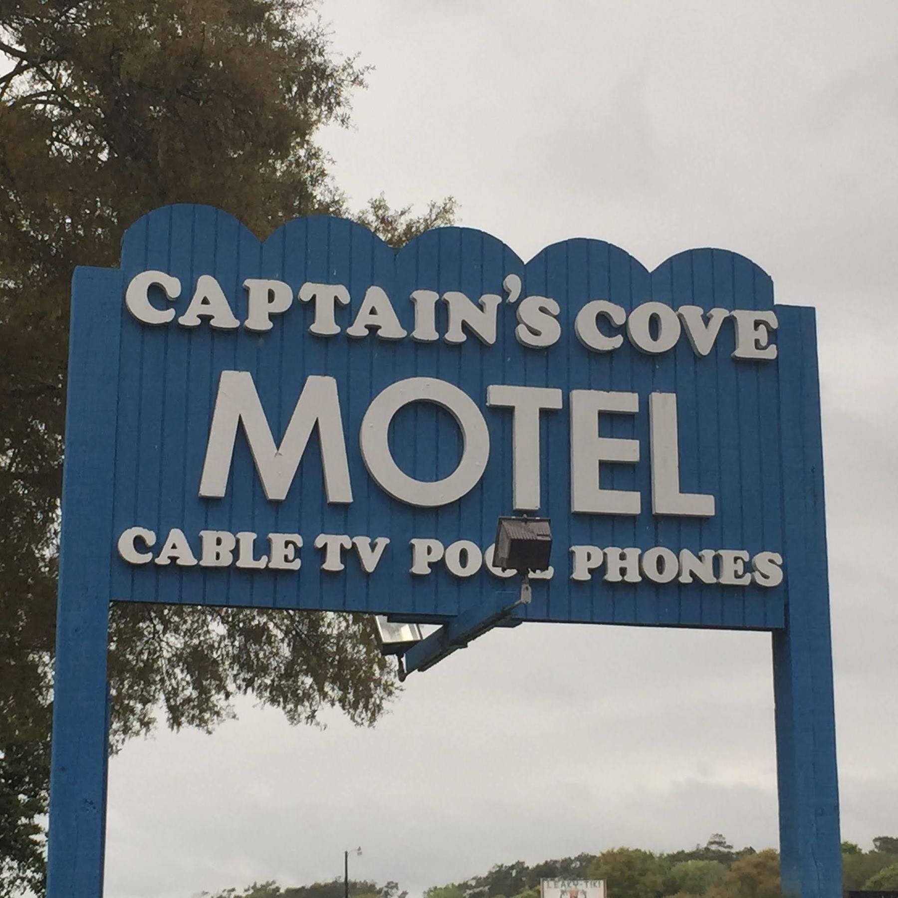 Captain'S Cove Motel Ок-Айленд Екстер'єр фото